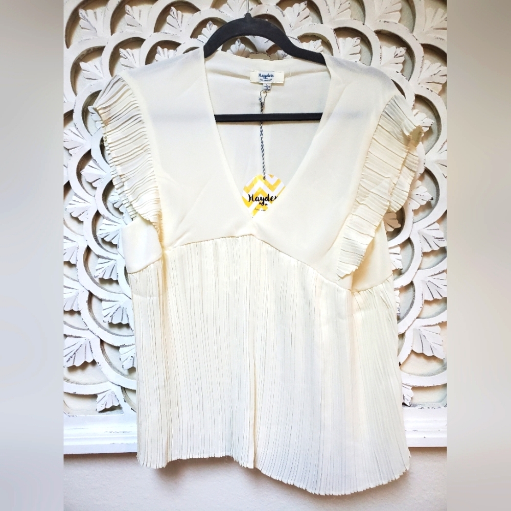 Hayden Los Angeles Pleated Cap Sleeve Blouse Cream Large NWT - Picture 1 of 9